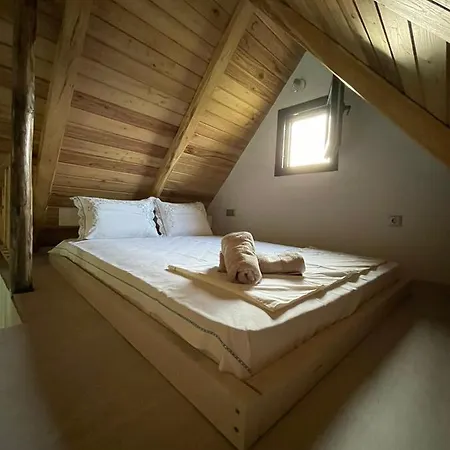 Σπίτι διακοπών Unique Wooden With Pool Ολυμπιάδα