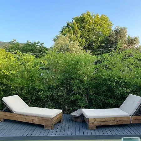 Σπίτι διακοπών Unique Wooden With Pool Ολυμπιάδα