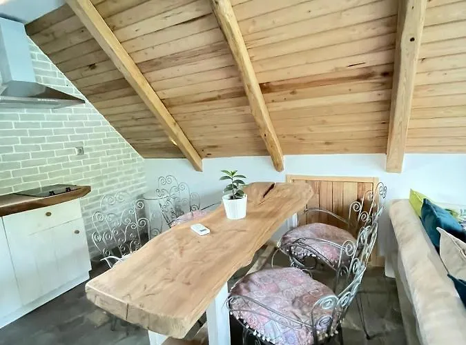 בית נופש Unique Wooden With Pool *