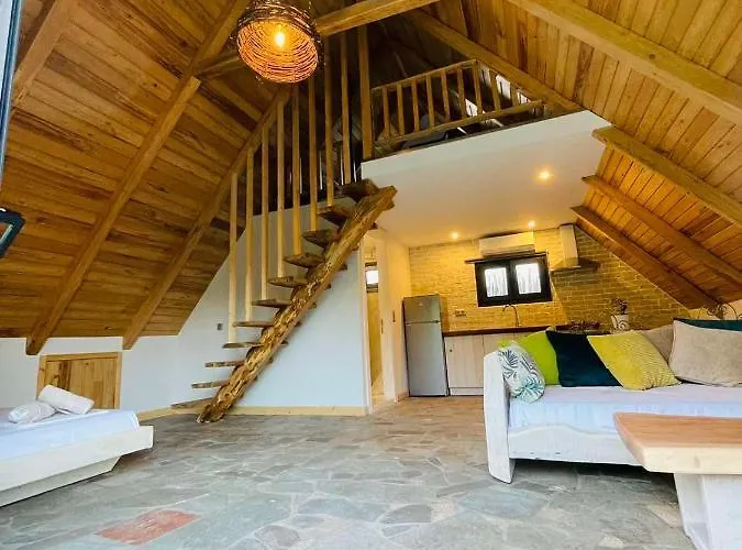 בית נופש Unique Wooden With Pool *