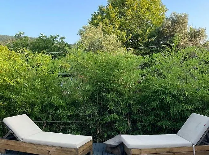 בית נופש Unique Wooden With Pool אולימפיאדה